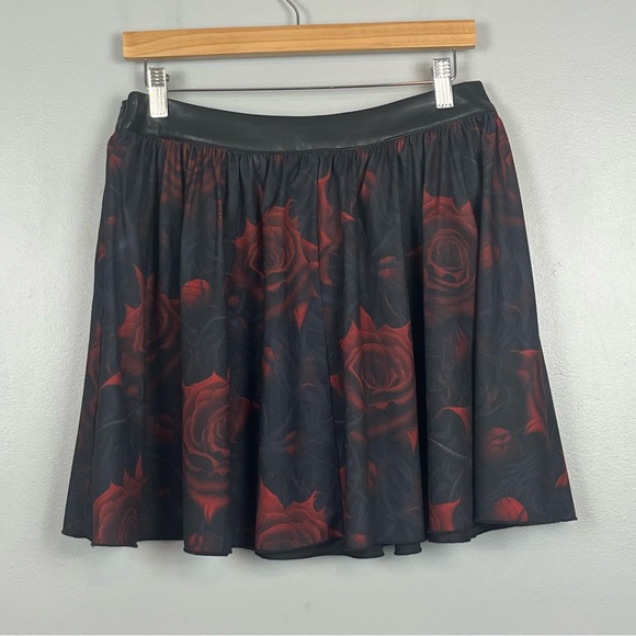 Killstar Blood Rose Skirt black red rose pattern & faux leather waistband, L. - Picture 3 of 10